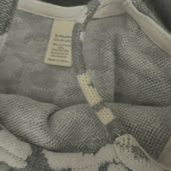 H&M Cárter different brands . Baby Outfit with Gray and White - Picture 2 of 8